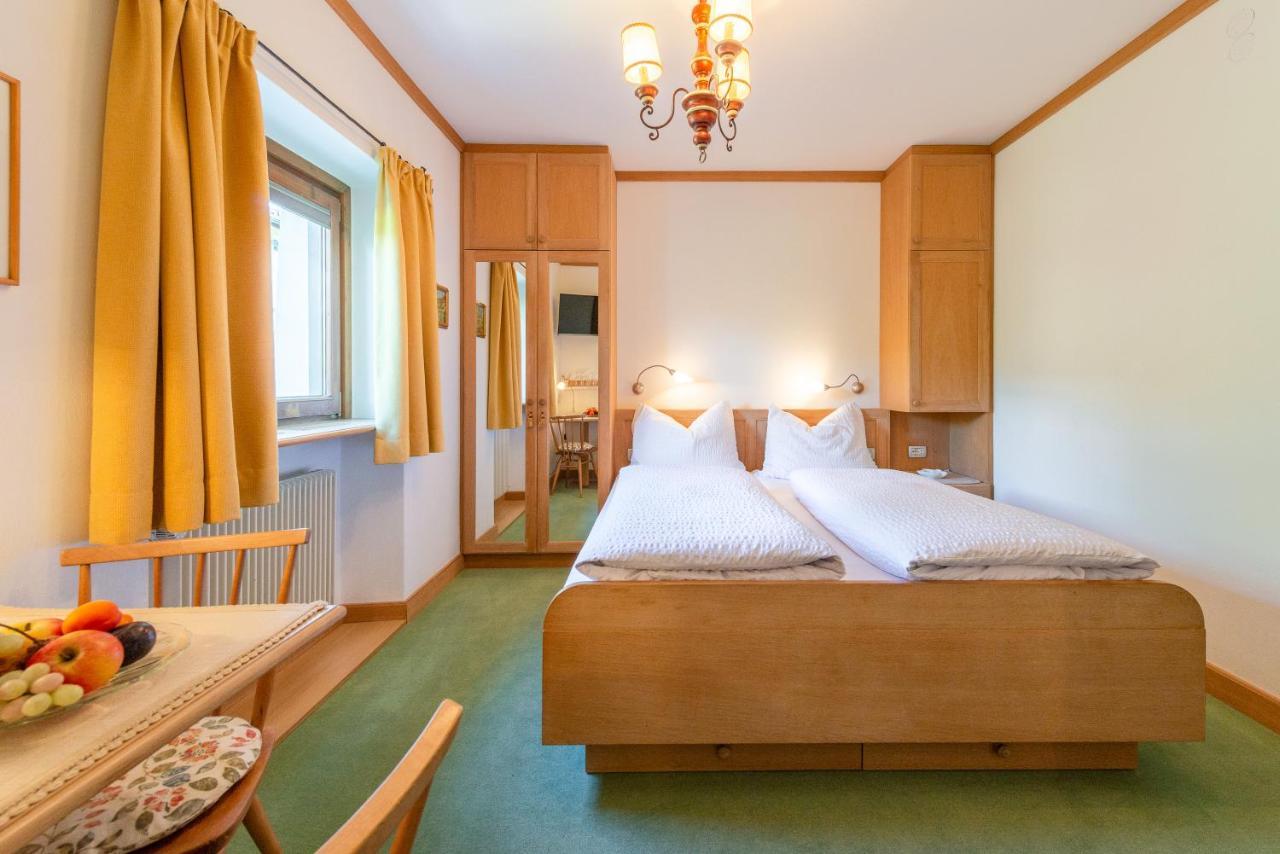 Haus Oberhofer Bed & Breakfast Girlan Dış mekan fotoğraf